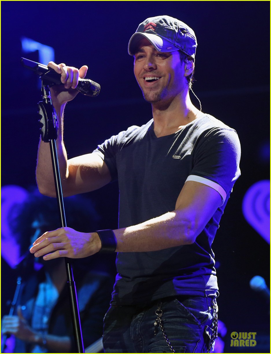 Jingle Ball 2013  Robin-thicke-enrique-iglesias-1061-kiss-fm-jingle-ball-26