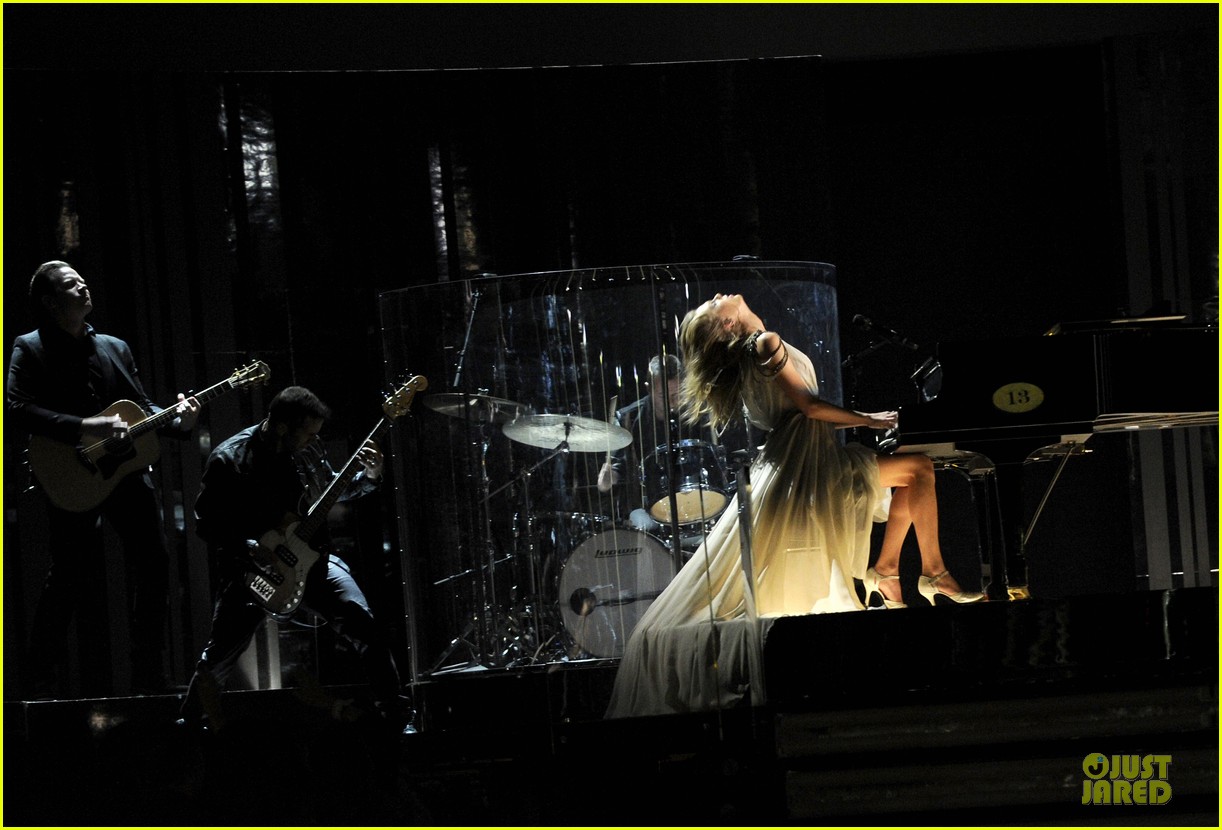 2014 Grammy Awards Taylor-swift-performs-all-too-well-at-grammys-2014-video-03