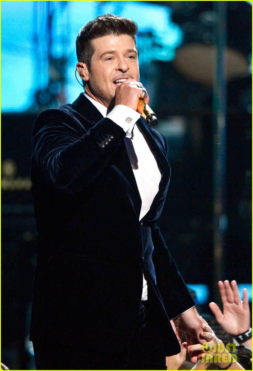 2014 Grammy Awards Robin-thicke-chicago-perform-medley-at-grammys-2014-02