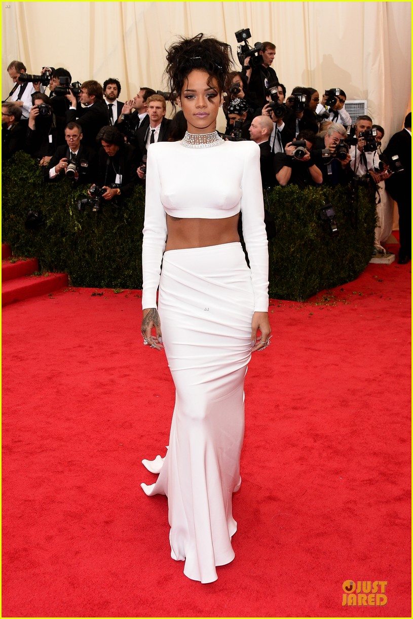 2014 Met Gala  Rihanna-sexy-back-midriff-met-ball-2014-03