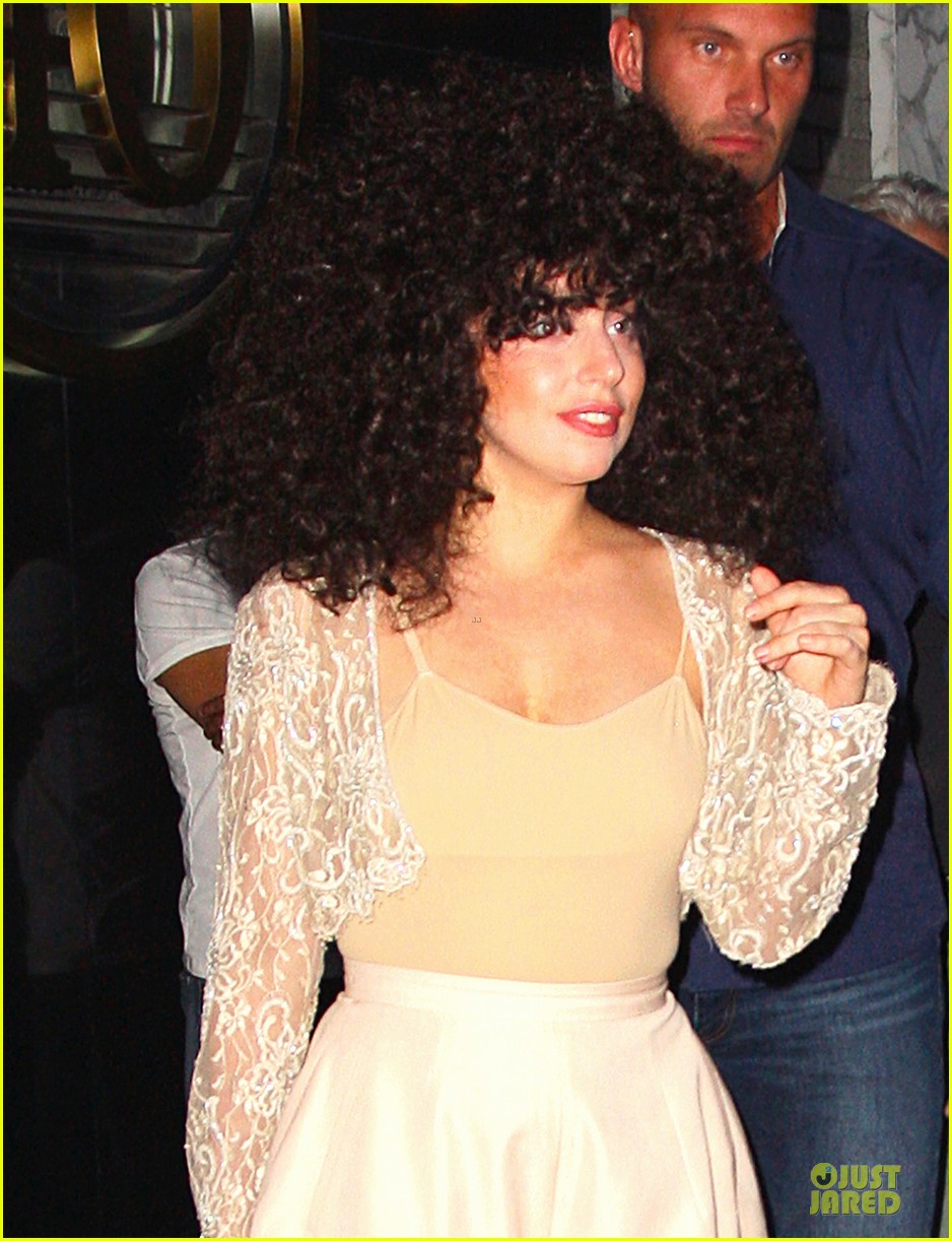 Lady Gaga por NY! Lady-gaga-cant-stop-wearing-her-cool-wig-04