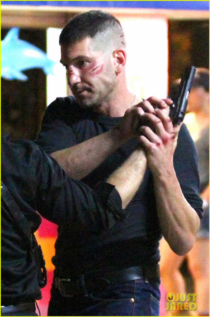 2015 - DAREDEVIL (Netflix) - Page 11 Jon-bernthal-films-a-brutal-fight-scene-for-daredevil-02