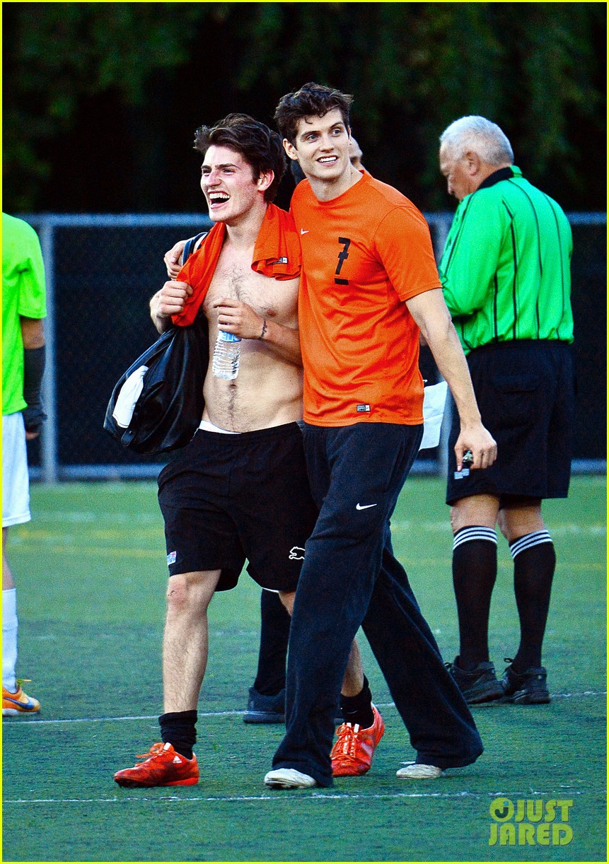 NOLAN WATTS ► gregg sulkin - Page 2 Gregg-sulkin-shirtless-soccer-bella-thorne-daniel-sharman-20