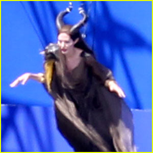 Photo Menakutkan si Sexy Angelina Jolie di Maleficent Angelina-jolie-maleficent-stunt-work