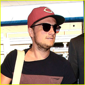 Fun Gif Game - Page 10 Josh-hutcherson-los-angeles-bag