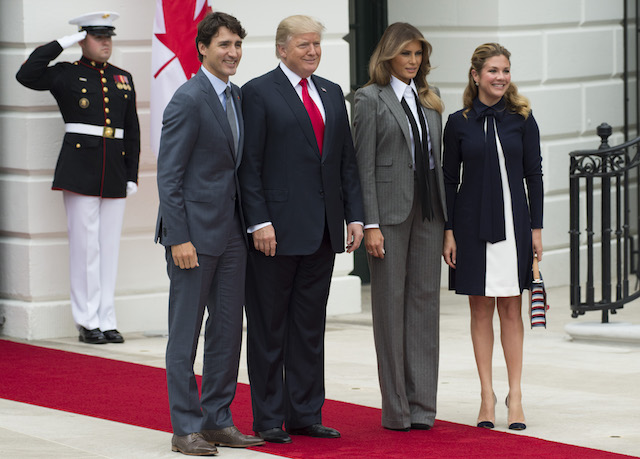 ¿Cuánto mide Justin Trudeau? - Altura - Real height Melania-Trump-cover-shot-in-grey-suit-