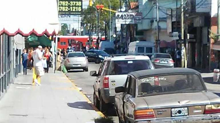 Una mujer cayó a las vías del tren durante un robo y tuvieron que amputarle una pierna 0012320701