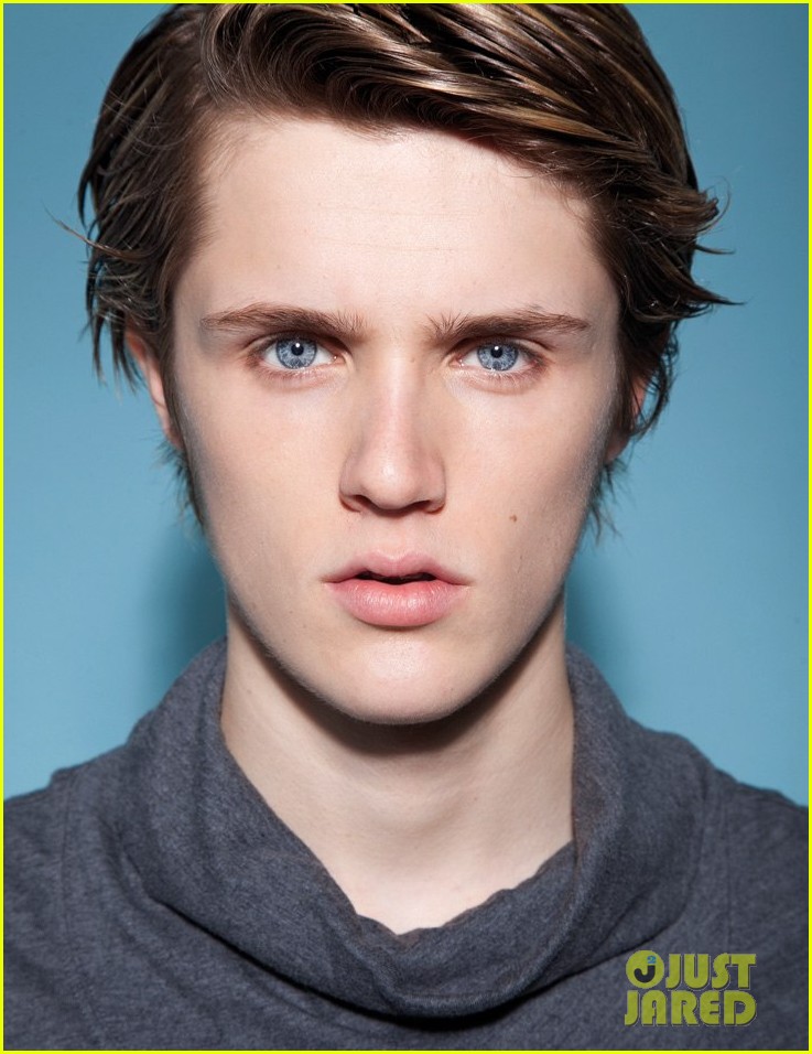 Galería 2º Crónica Eugene-simon-interview-01