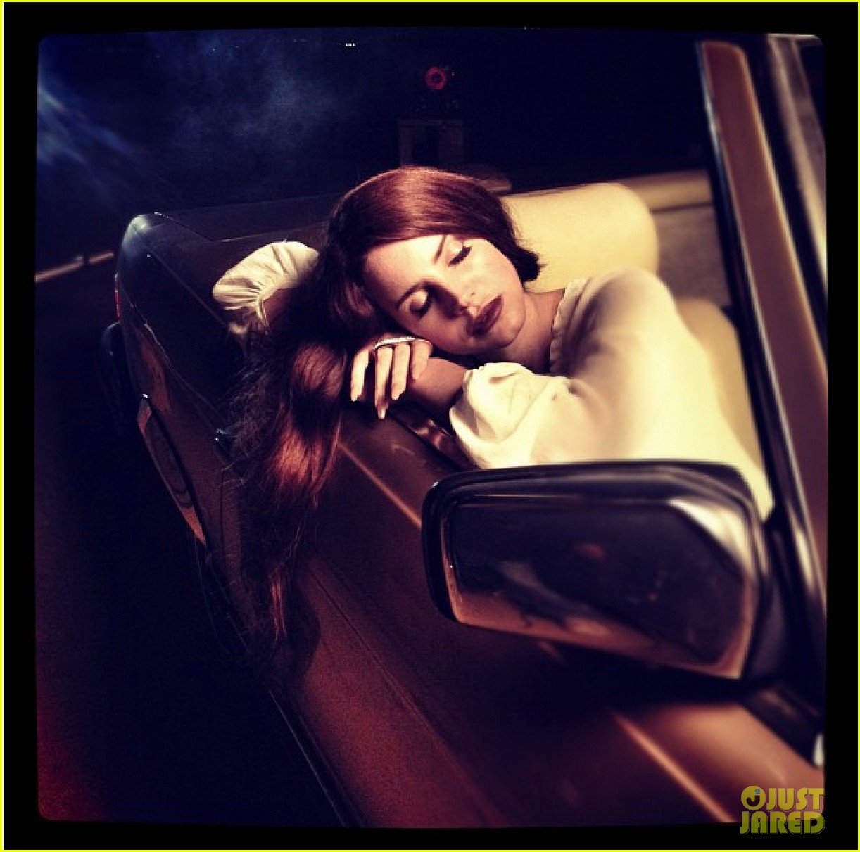 Videoclip >> Summertime Sadness Lana-del-rey-summertime-sadness-preview-04