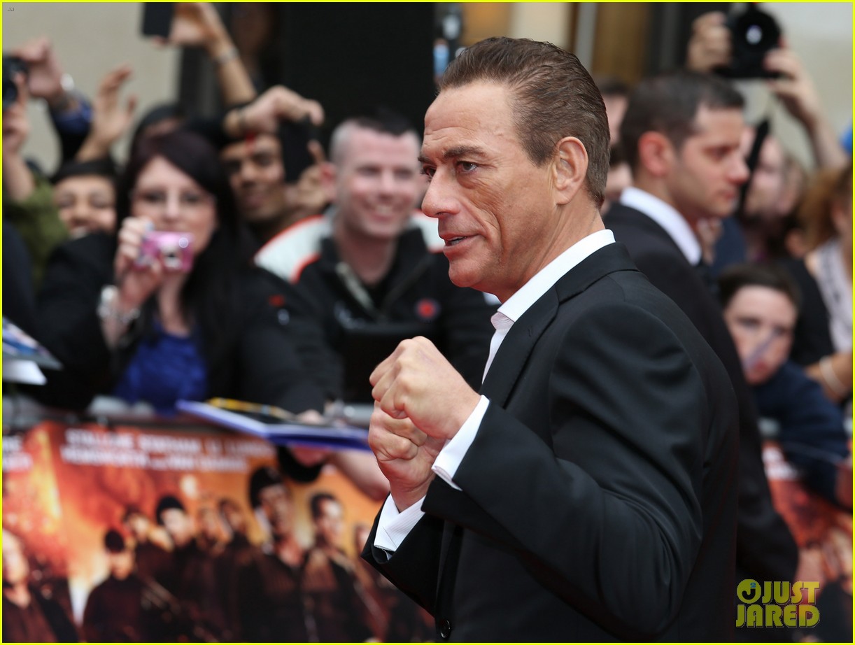 Van Damme - Page 23 Sylvester-stallone-brings-family-to-expendables-2-premiere-45