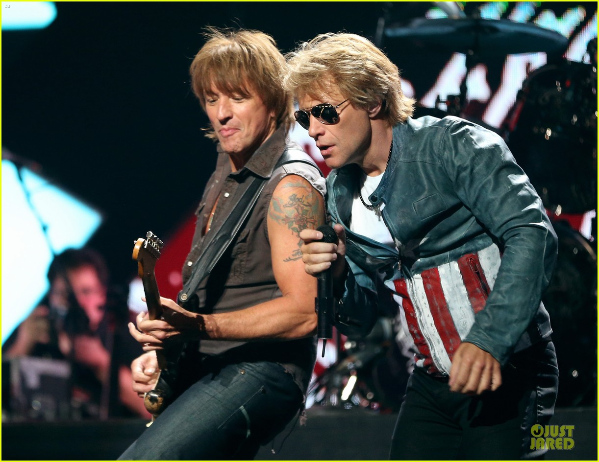 Bon Jovi Miley-cyrus-bon-jovi-rock-iheartradio-duo-32