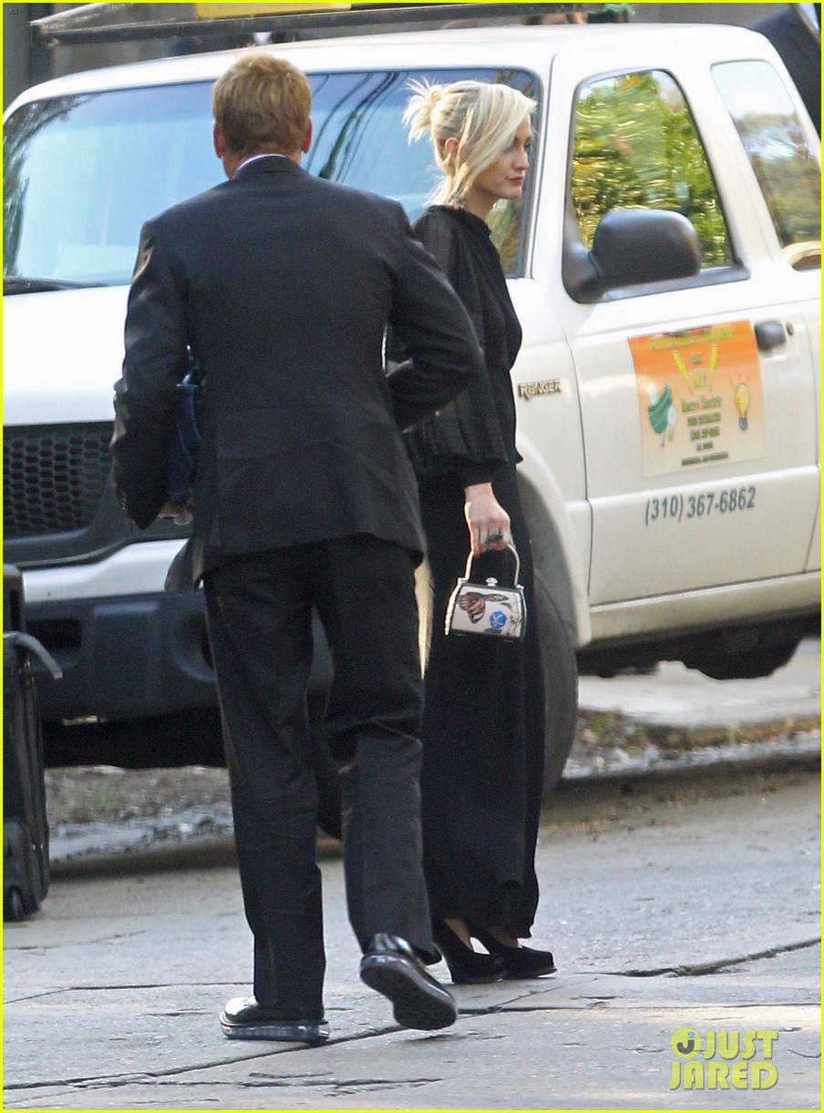 Jessica Simpson y Ashlee en la boda de CaCee Cobb Jessica-simpson-bridesmaid-at-cacee-cobb-wedding-17