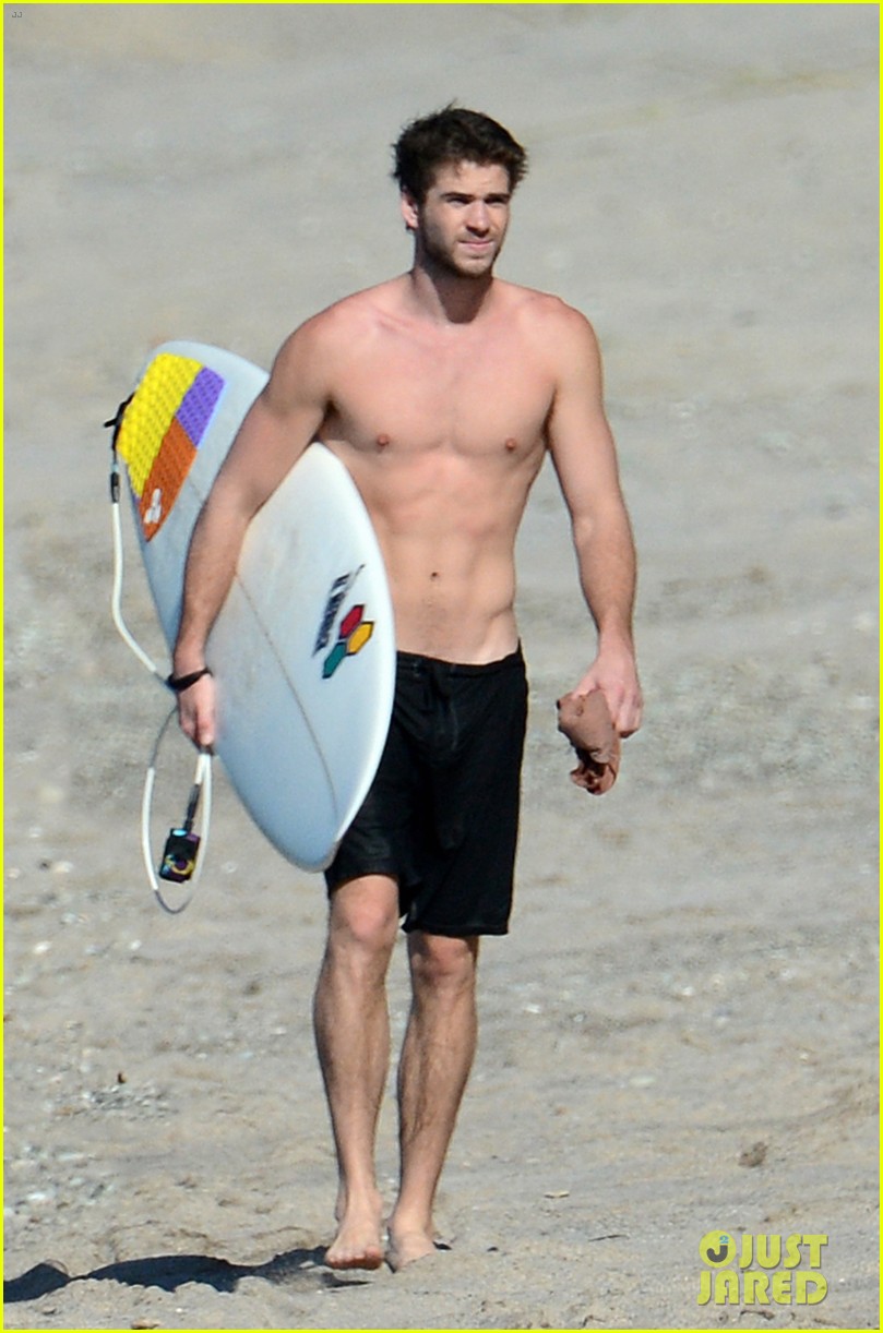 Chris & Liam Hemsworth Surfing! Chris-liam-hemsworth-shirtless-surfing-duo-39