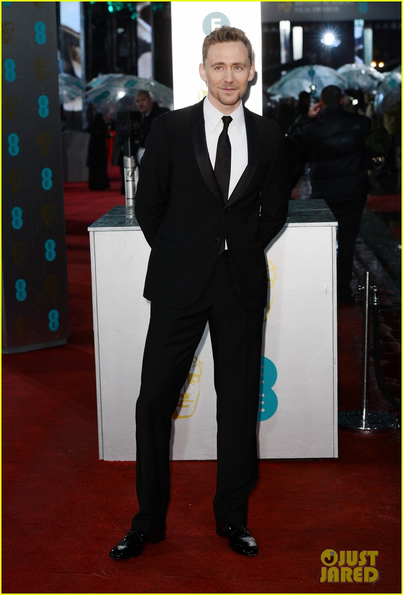 British Academy Film Awards 2013 Tom-hiddleston-saoirse-ronan-baftas-2013-red-carpet-01