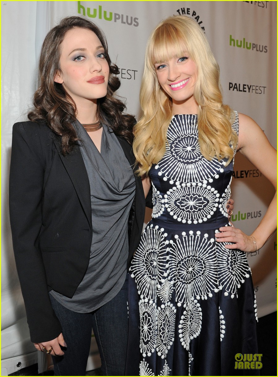 El cast de 2 Broke Girls en la PaleyParty Kat-dennings-beth-behrs-paleyfest-with-2-broke-girls-cast-02