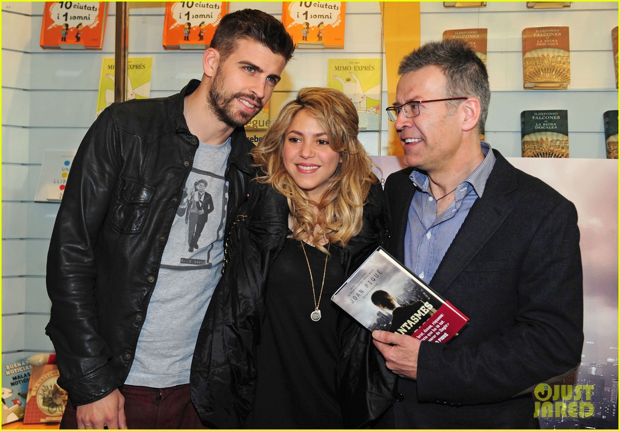 Shakira y Piqué en la lanzamiento de un libro Shakira-gerard-pique-fantasme-book-launch-05