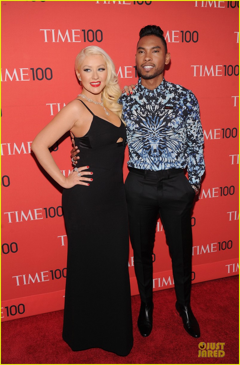 Christina Aguilera cantará en la Time 100 Gala, 23 de Abril  - Página 3 Christina-aguilera-miguel-time-100-gala-2013-red-carpet-08