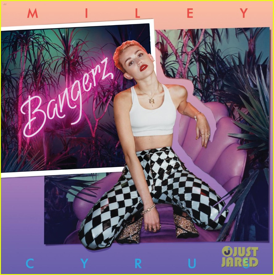 [ALTERNATIVE COVER ALBUM]: "Bangerz" + Miley Cyrus. Miley-cyrus-goes-topless-for-alternate-bangerz-covers-04