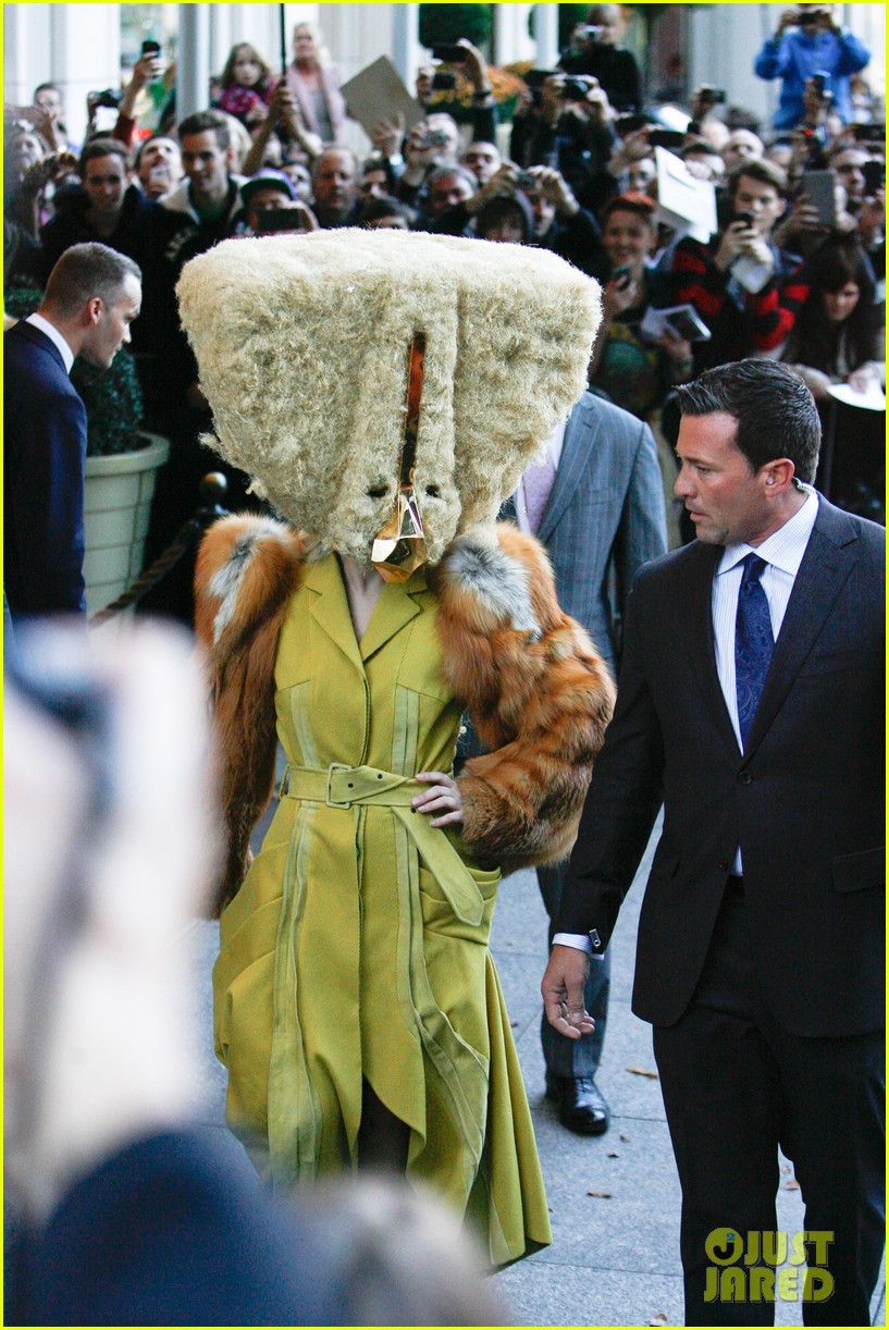 "ARTPOP" Party. Lady-gaga-wears-furry-headpeice-for-artpop-promo-01