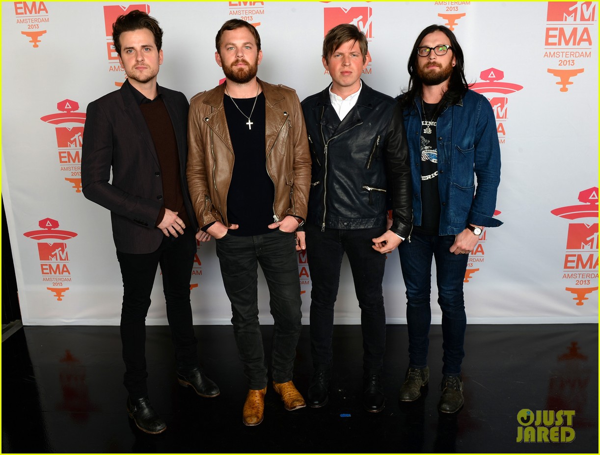 [MTV EUROPE MUSIC AWARD'S 2013] Kings-of-leon-mtv-ema-2013-red-carpet-01