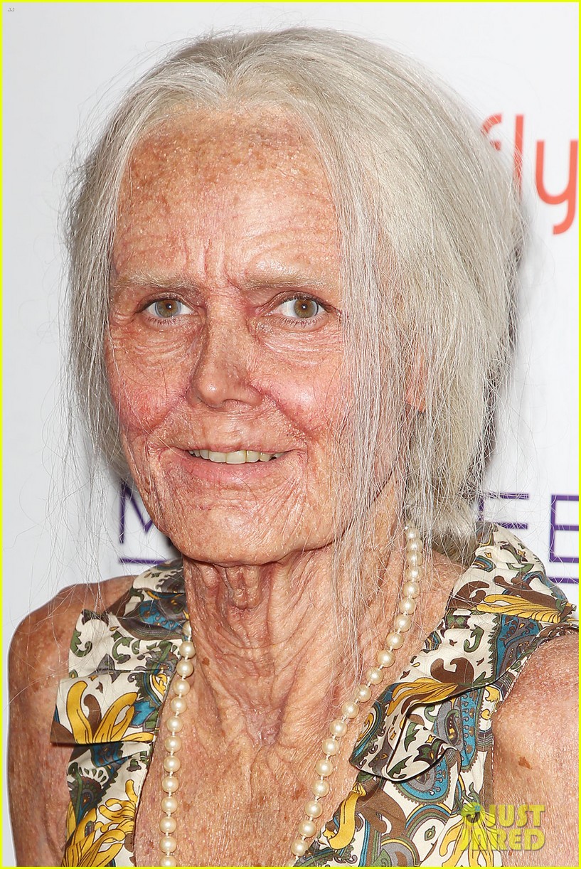 Estrellas en Halloween! Heidi-klum-halloween-costume-2013-old-grandma-13