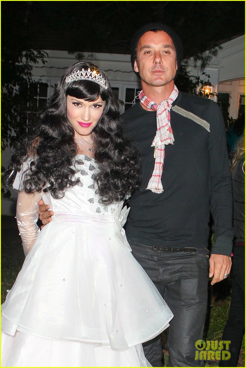 Estrellas en Halloween! Gwen-stefani-gavin-rossdale-dress-up-for-halloween-2013-07