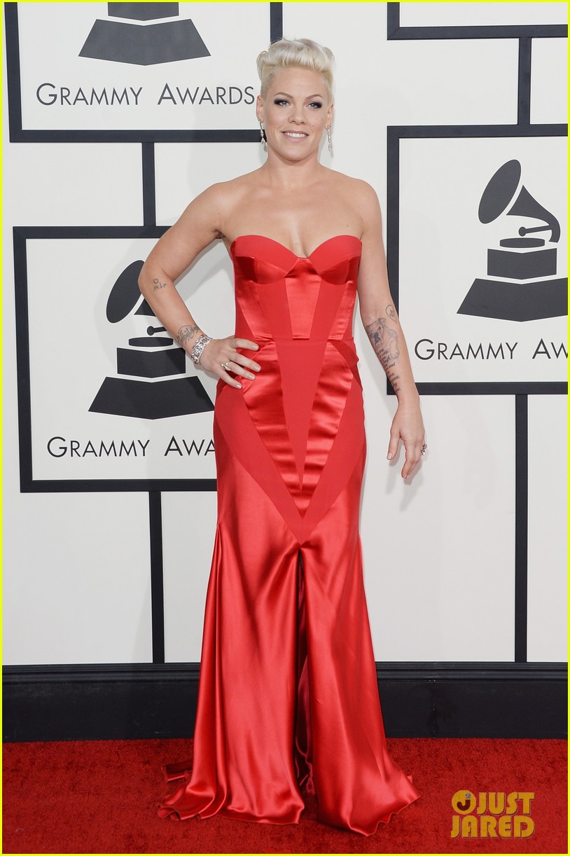 2014 Grammy Awards Pink-grammys-2014-red-carpet-with-carey-hart-03