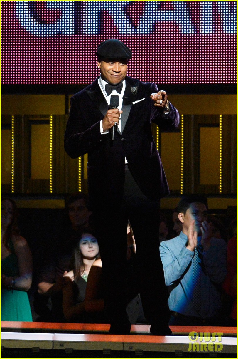 2014 Grammy Awards Ryan-seacrest-ll-cool-j-grammys-2014-03