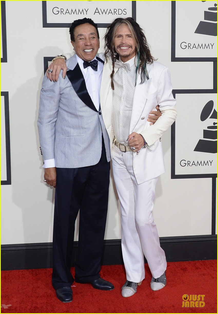 2014 Grammy Awards Steven-tyler-smokey-robinson-sings-to-smokey-robinson-at-grammys-2014-01