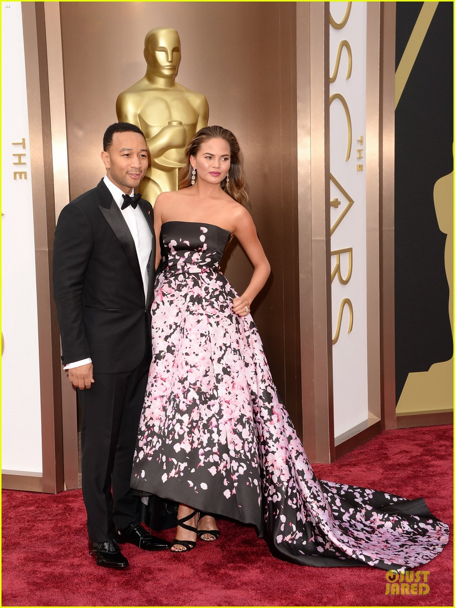 [OSCARS 2014]: Alfombra Roja + Show + After Parties. Chrissy-teigen-john-legend-oscars-2014-red-carpet-01