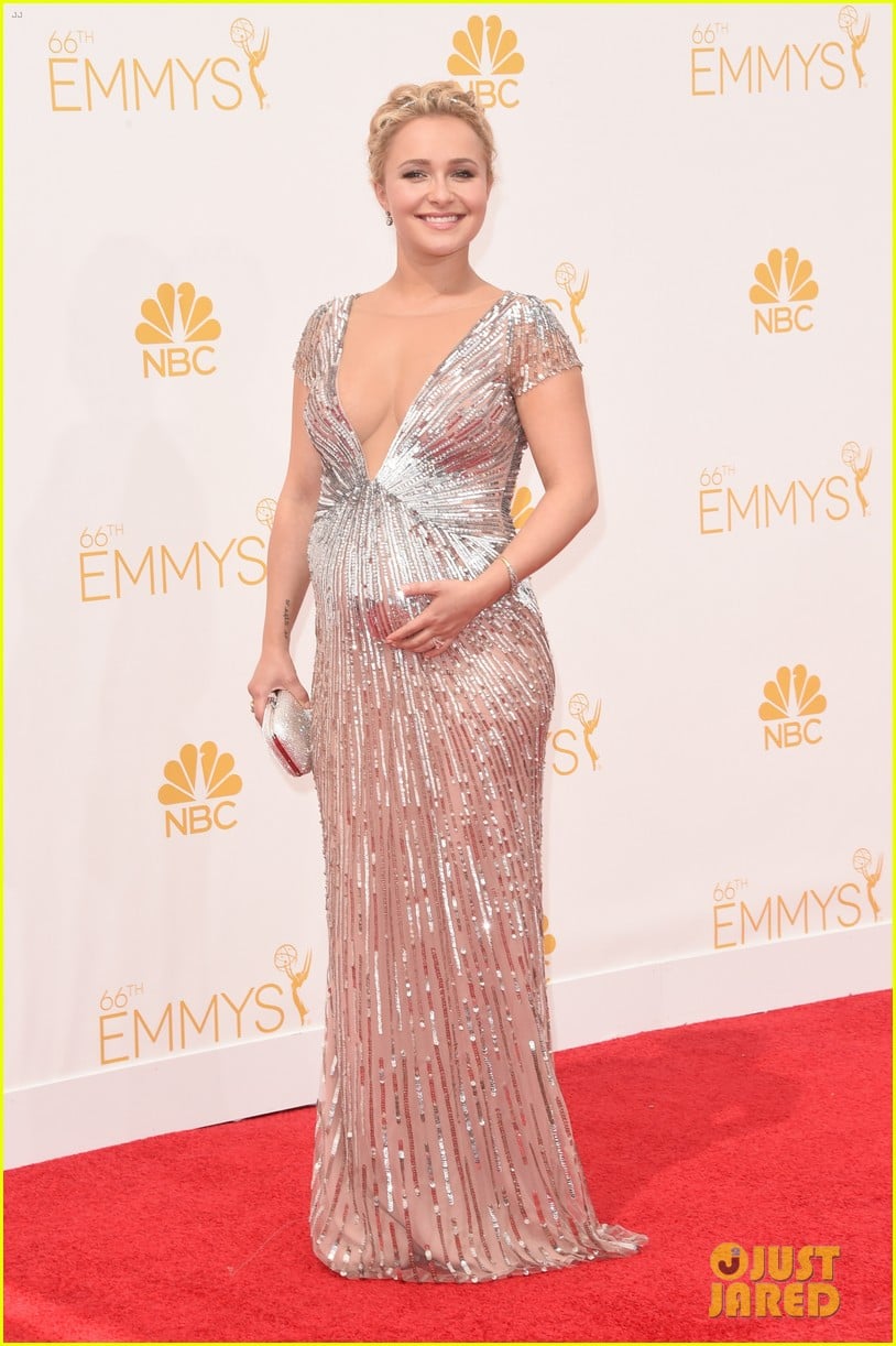 2014 Emmy Awards  Hayden-panettiere-baby-bump-first-red-carpet-appearance-01