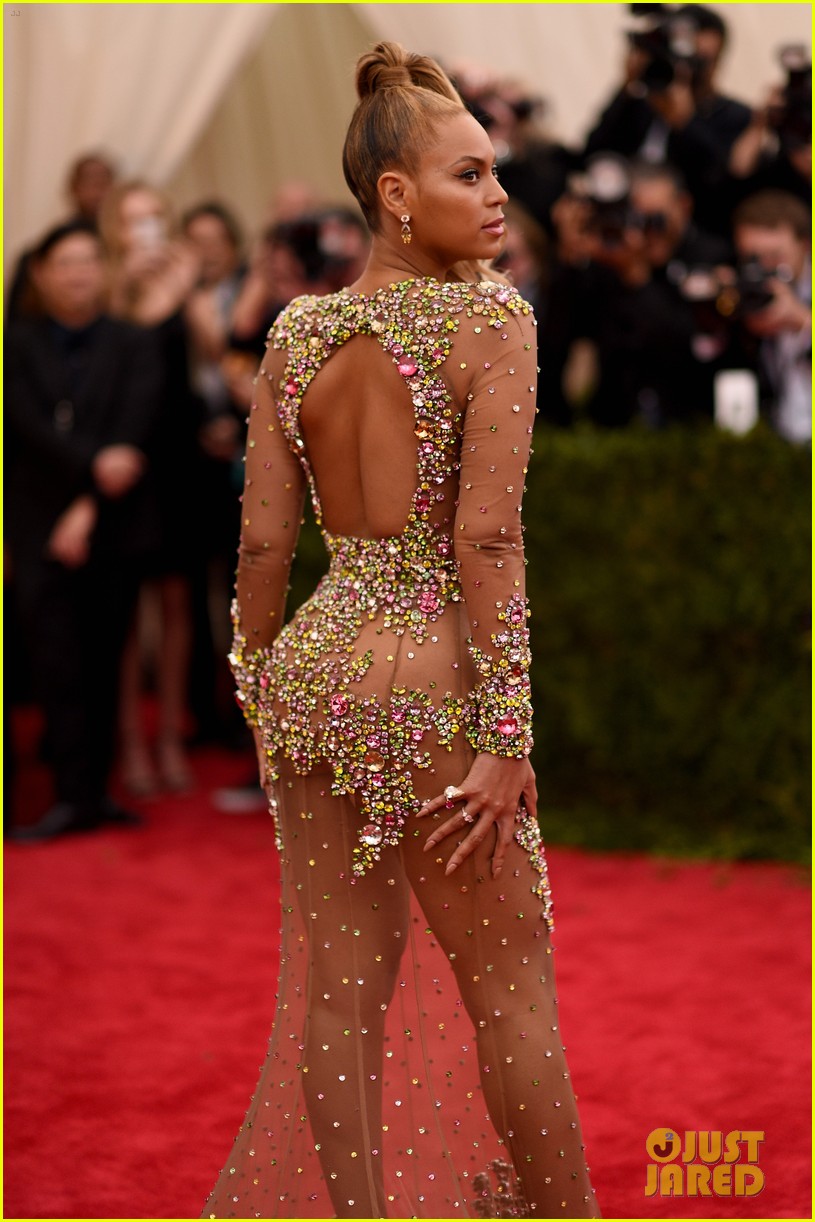 Oh lala, la Pedroche - Página 10 Beyonce-met-ball-2015-04