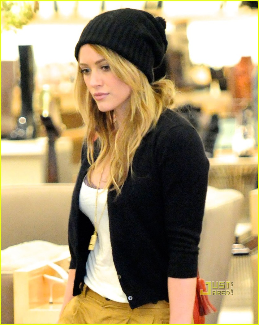 Hillary Duff Hilary-duff-mom-susan-neiman-marcus-03