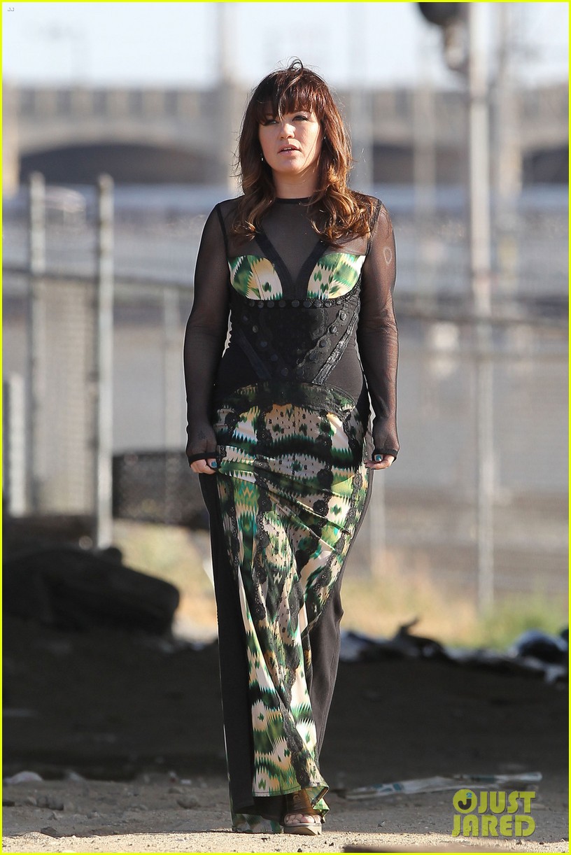 Kelly Clarkson en el set de su nuevo video 'Dark Side' Kelly-clarkson-dark-side-video-shoot-01