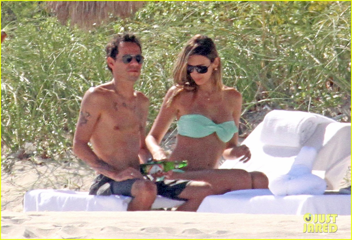 Marc Anthony [Topic Officiel] - Page 12 Marc-anthony-shirtless-with-shannon-de-lima-the-twins-03