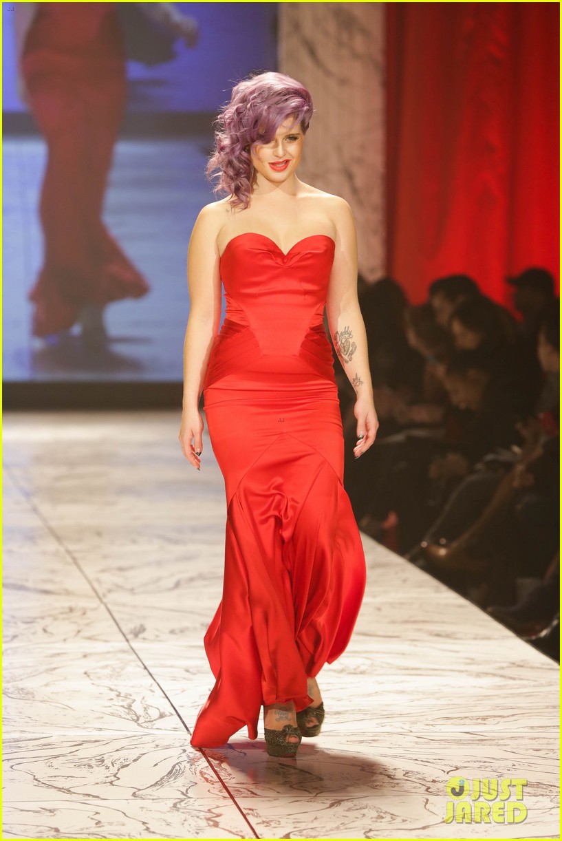 Red Dress Fashion Show 2013 Kelly-osbourne-jamie-chung-red-dress-fashion-show-2013-03