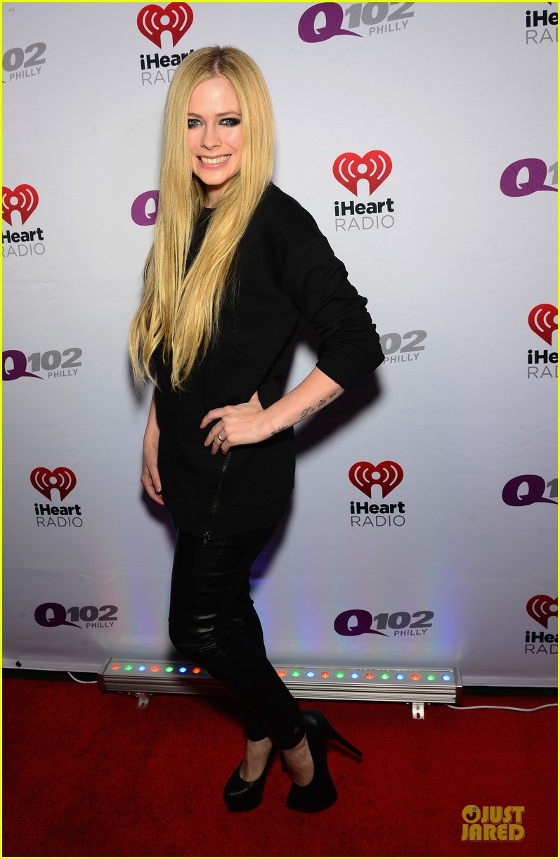 Jingle Ball 2013  Avril-lavigne-q102-jingle-ball-2013-performer-01