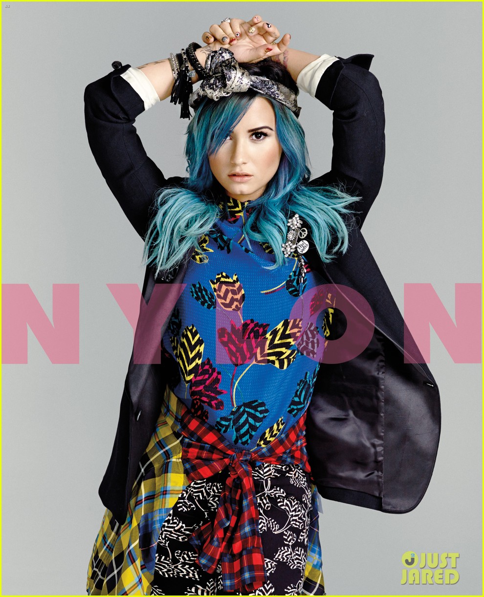 Demi Lovato para NYLON MAGAZINE. Demi-lovato-nylon-dec-jan-mag-02