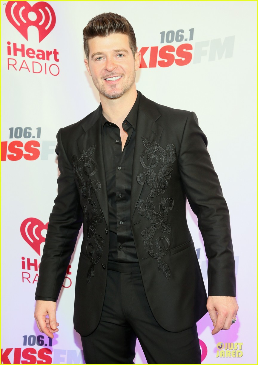 Jingle Ball 2013  Robin-thicke-enrique-iglesias-1061-kiss-fm-jingle-ball-25