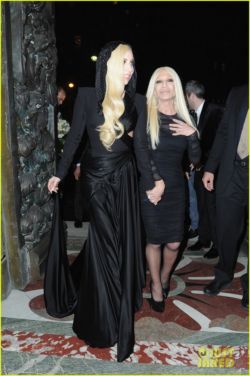 Lady Gaga Front Row for "Atelier Versace" Paris Show. Lady-gaga-front-row-at-atelier-versace-paris-show-11