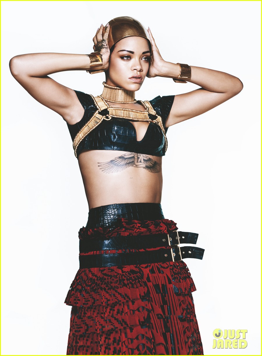 Rihanna acaparando la portada de VOGUE MAGAZINE. Rihanna-covers-vogue-march-2014-third-cover-with-the-mag-02