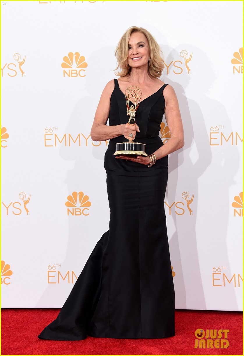 2014 Emmy Awards  Jessica-lange-brings-her-emmy-to-fox-after-party-05