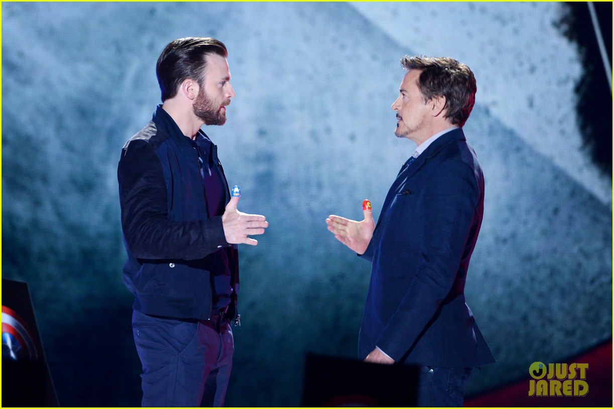 Franchise Marvel/Disney #3 - Page 20 Robert-downey-jr-chris-evans-thumb-war-02