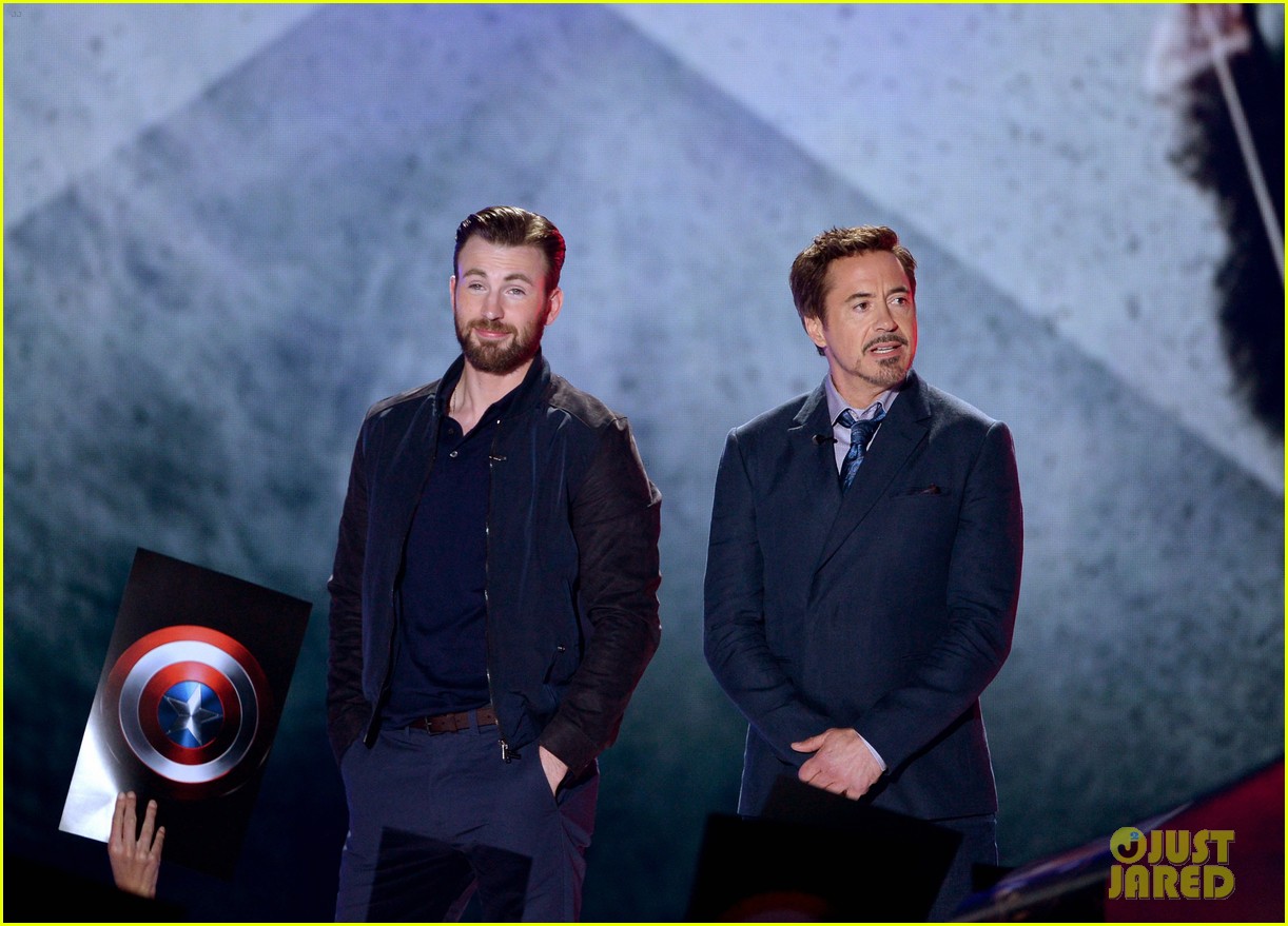 Franchise Marvel/Disney #3 - Page 20 Robert-downey-jr-chris-evans-thumb-war-06