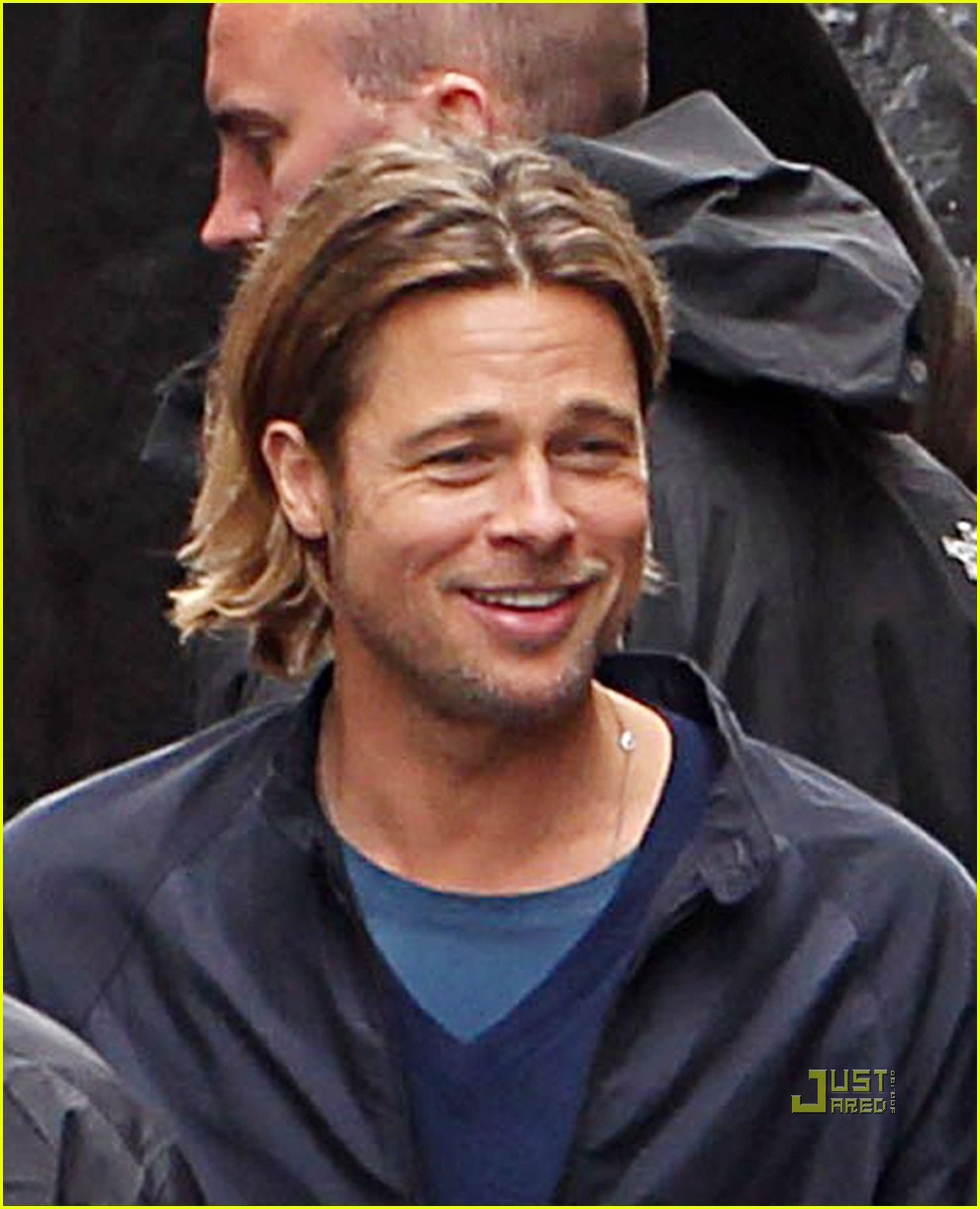 PARECIDOS RAZONABLES - Página 3 Brad-pitt-world-war-z-glasgow-set-04