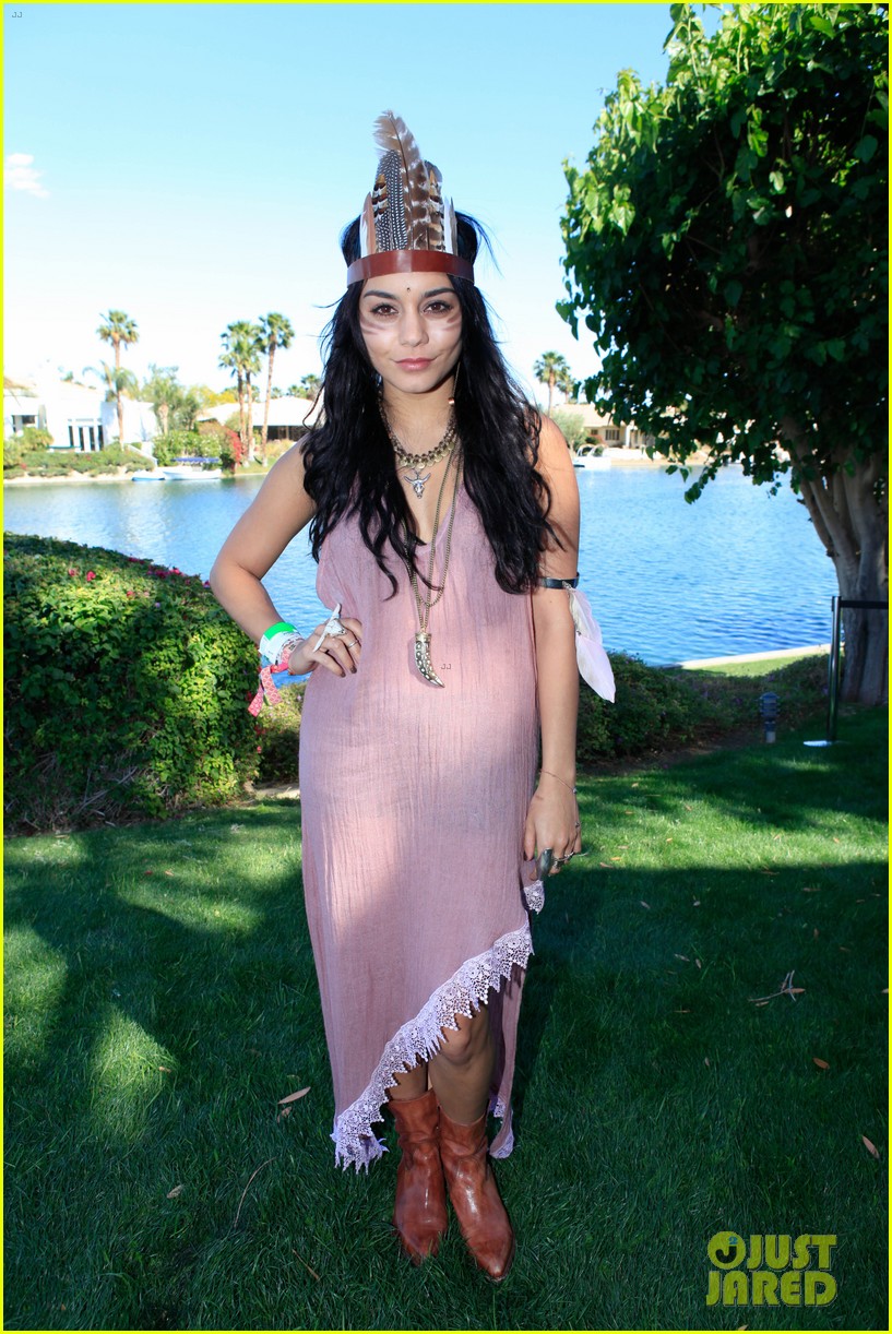 Estrellas en el Festival Coachella 2012 Vanessa-hudgens-austin-butler-guess-hotel-party-01