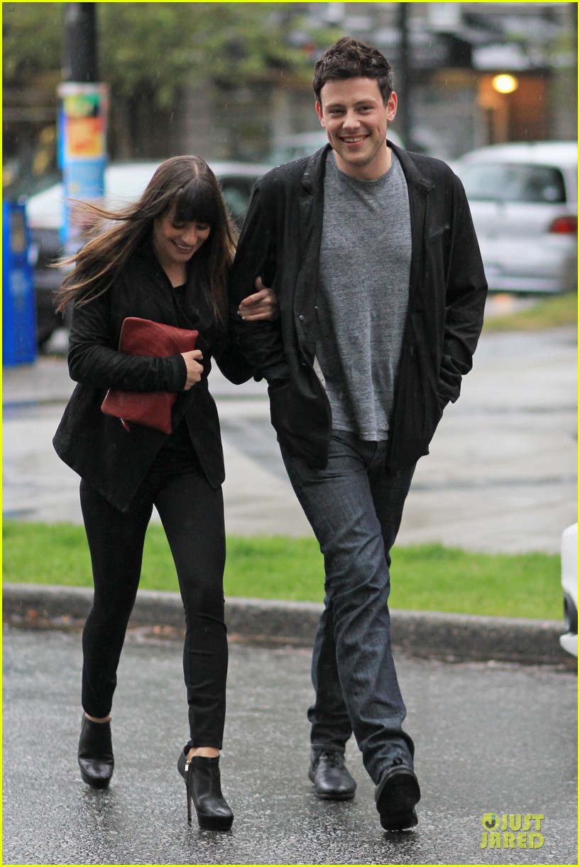 CRACKSHIP.COM Lea-michele-cory-monteith-sushi-vancouver-16