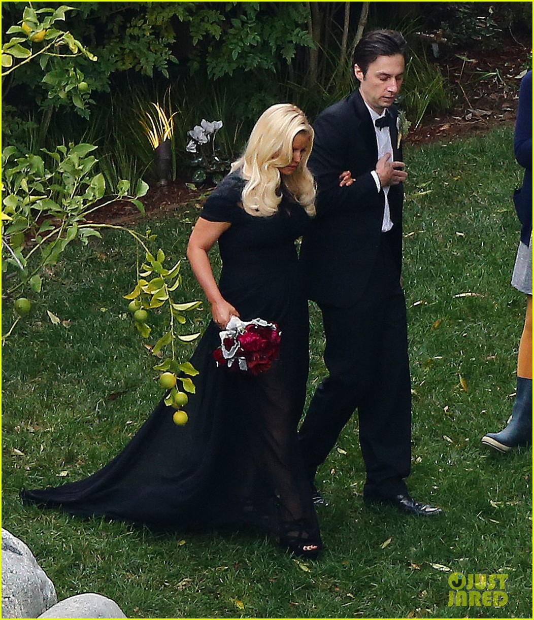 Jessica Simpson y Ashlee en la boda de CaCee Cobb Jessica-simpson-bridesmaid-at-cacee-cobb-wedding-20