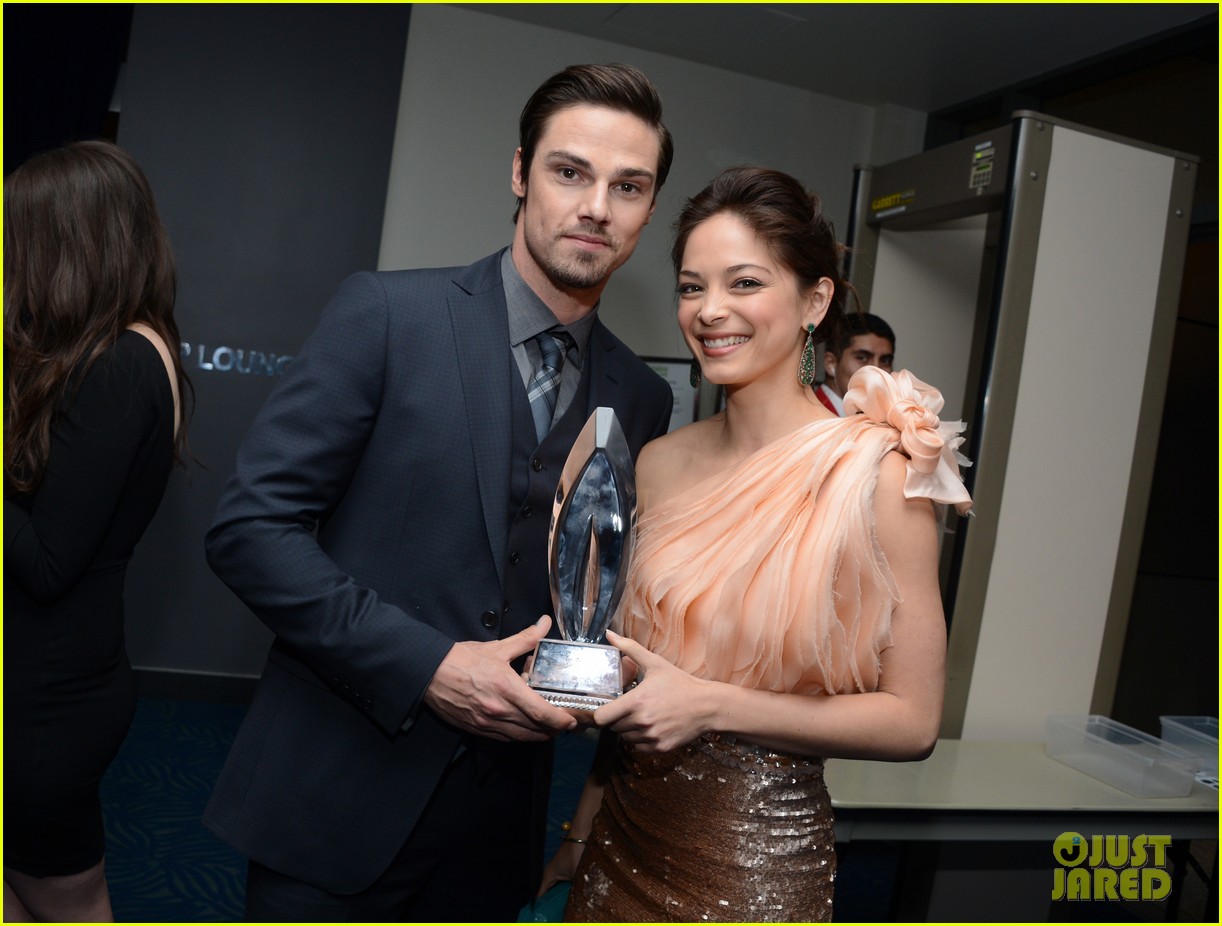 صور ابطال مسلسل Beauty and the Beast Kristin-kreuk-jay-ryan-peoples-choice-awards-2013-04