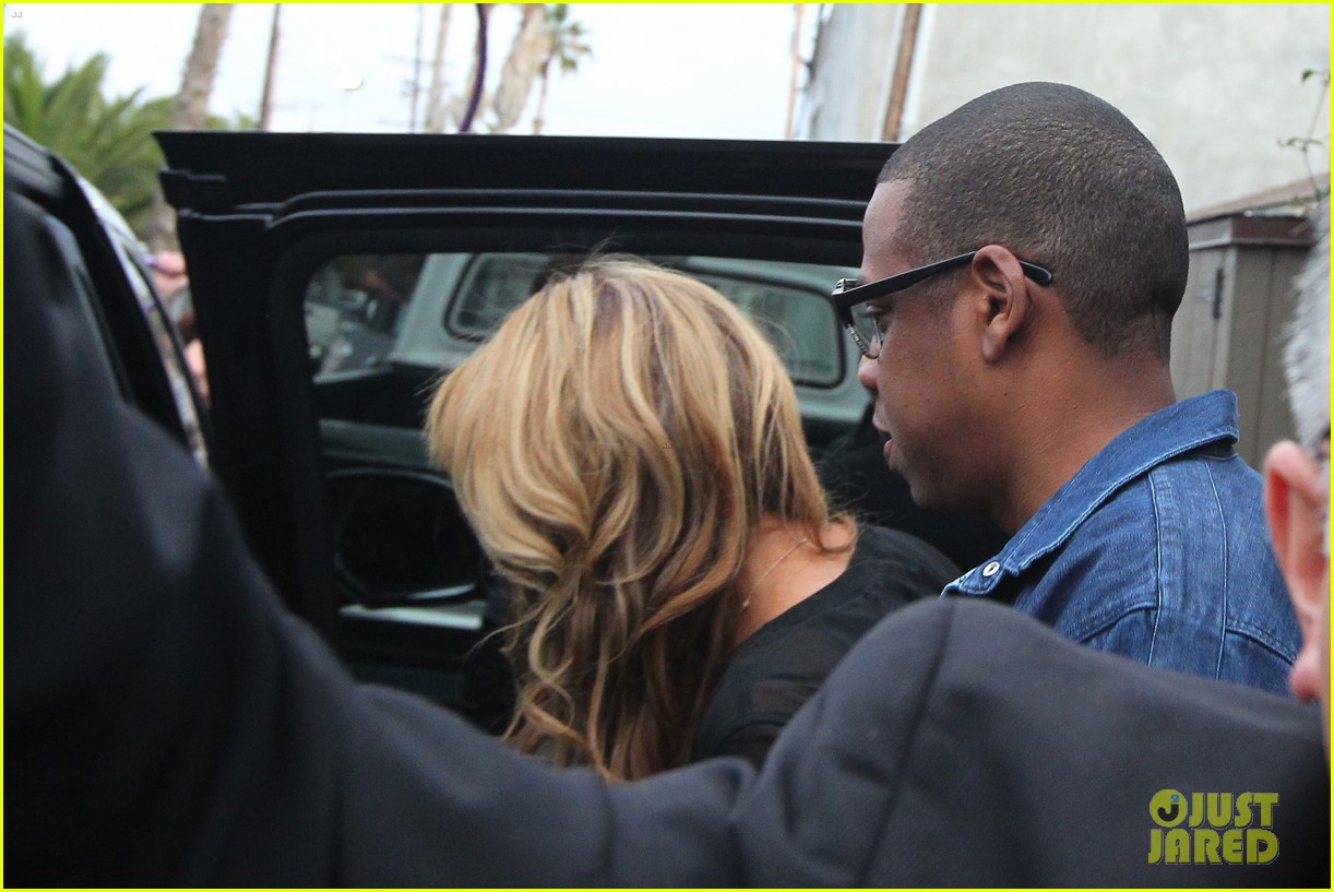 Beyoncé > Apariciones en público <Candids> [II] - Página 43 Beyonce-jay-z-gjelina-lunch-date-with-blue-ivy-04